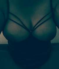 Benzersiz Deneyimler Sunan Incirli Escort: Topaz